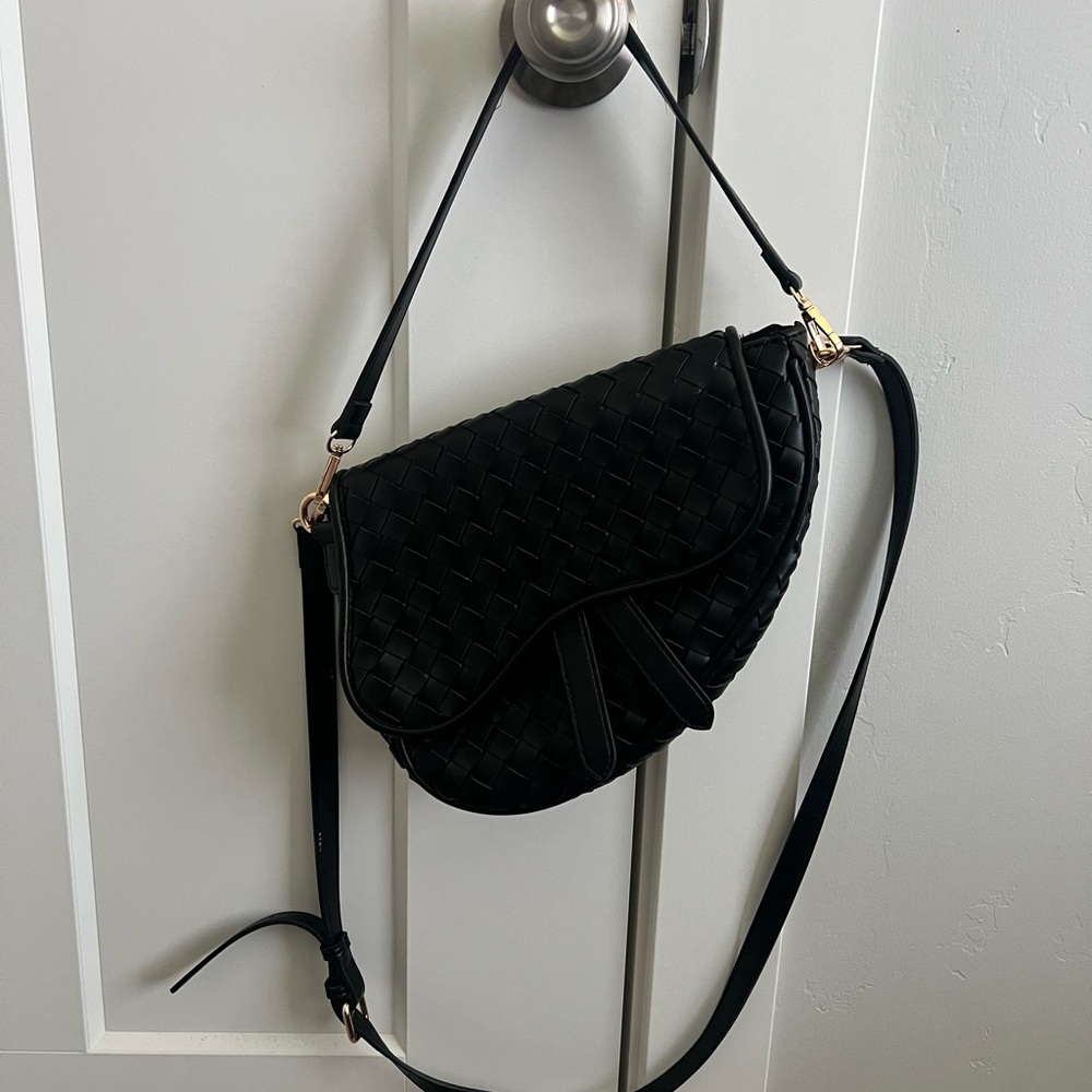 Urban Expressions Black Woven Crossbody Bag